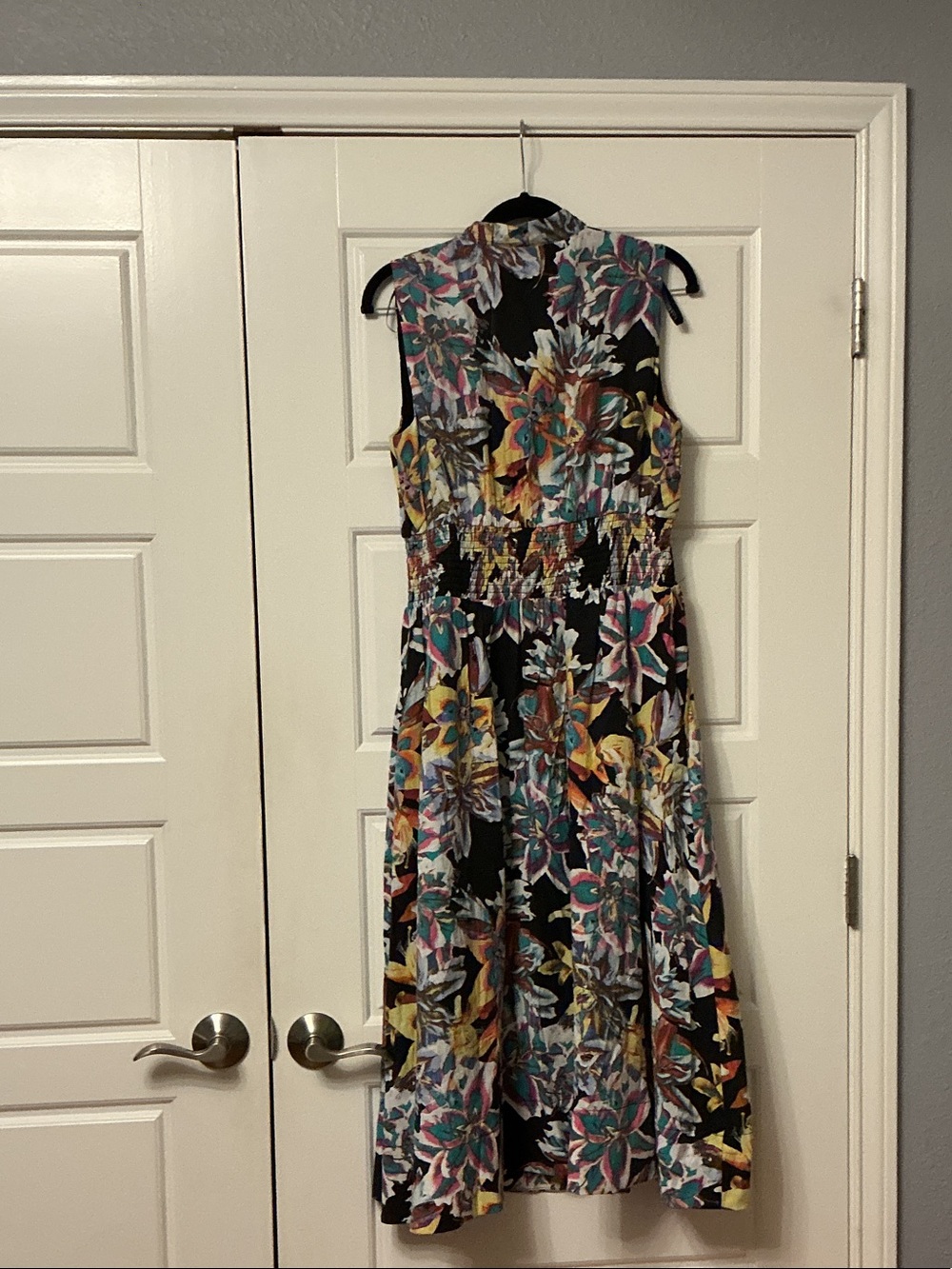 Nicole Miller Woman’s Zip Front Floral Printed Midi Dress with Smocked Waist. - Picture 2 of 3